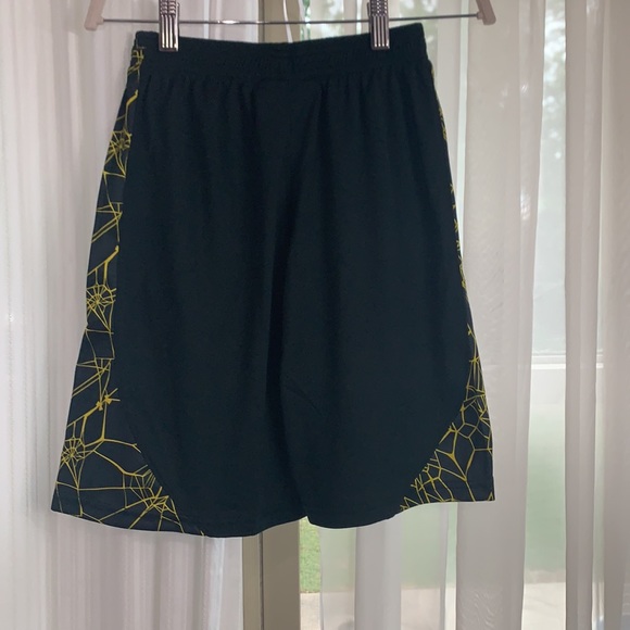 NWT Boys Under Armour Black Widow Shorts - Picture 8 of 8